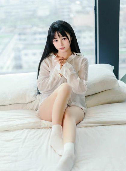 美女露出让男生揉的