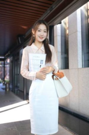 矿桥爸爸和女儿体检