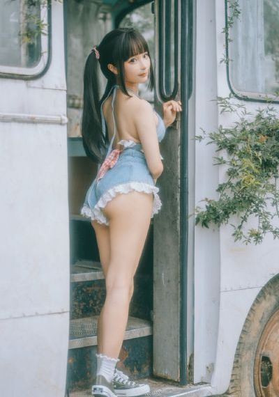 年轻的女邻居